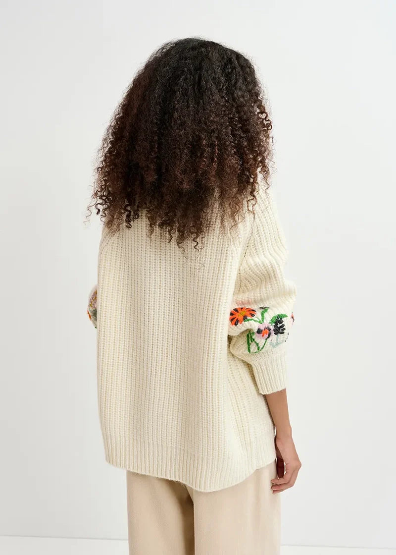 Glossy rib-knitted sweater with floral embroideries - ecru