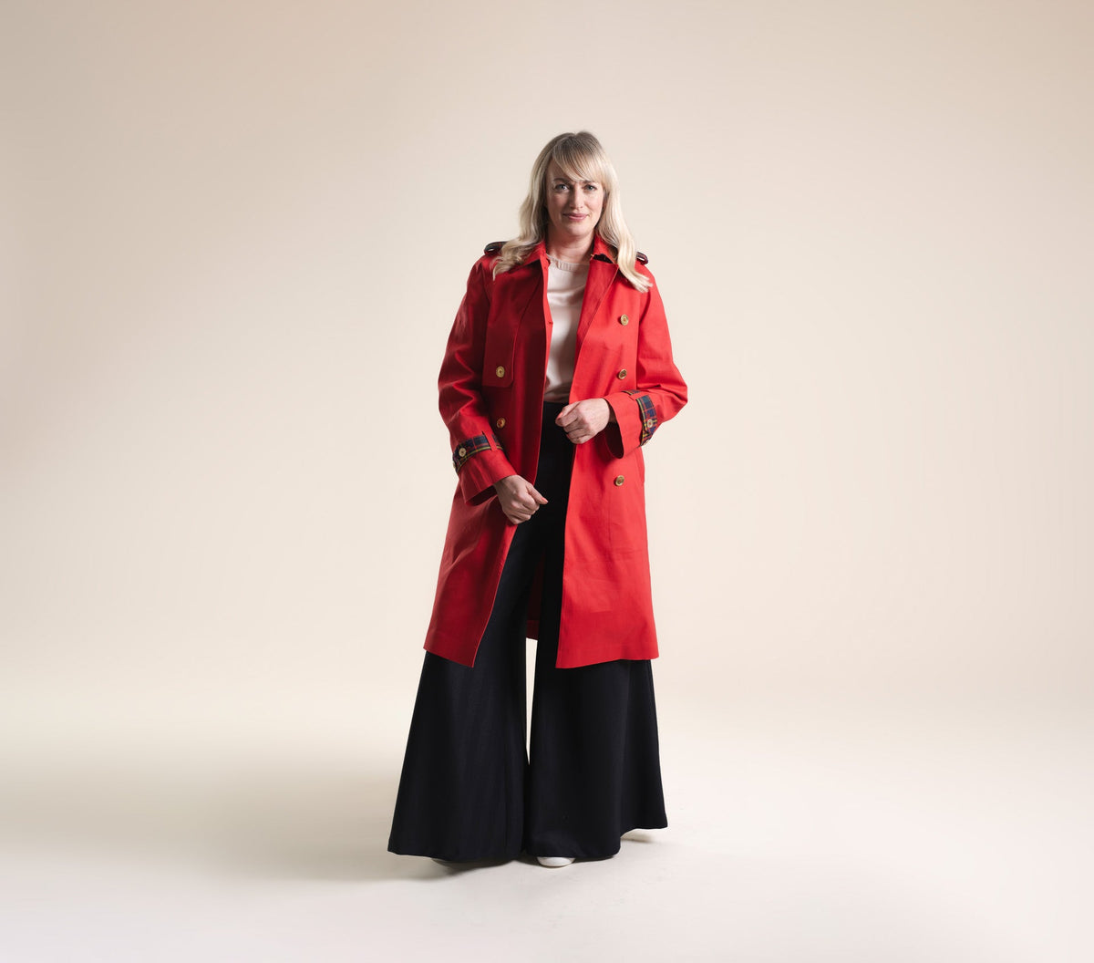 The blair trench - pillar box red / modern gordon tartan